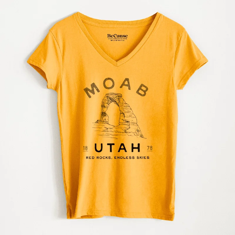 women's oversized sweatshirt -Moab Utah Delicate Arch - Women's 100% Recycled V-neck